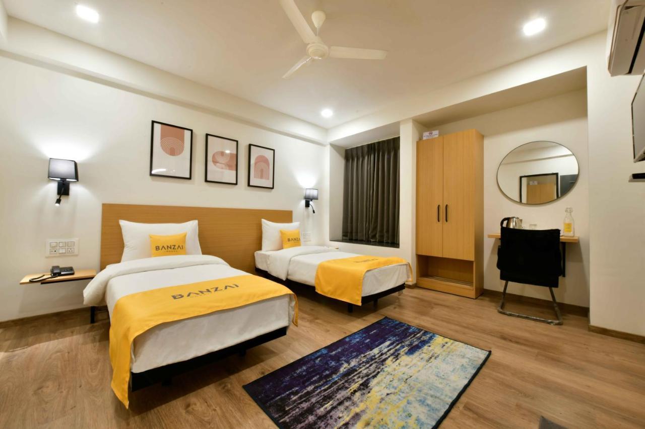 Banzai Rooms Насик Экстерьер фото